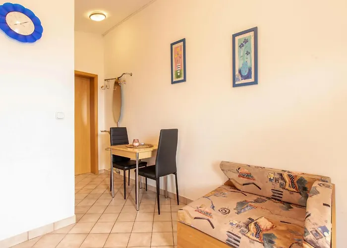 Apartment 1 Bedroom Lovely In *