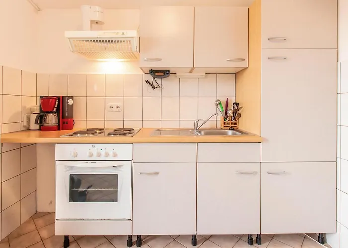 1 Bedroom Lovely In Apartment